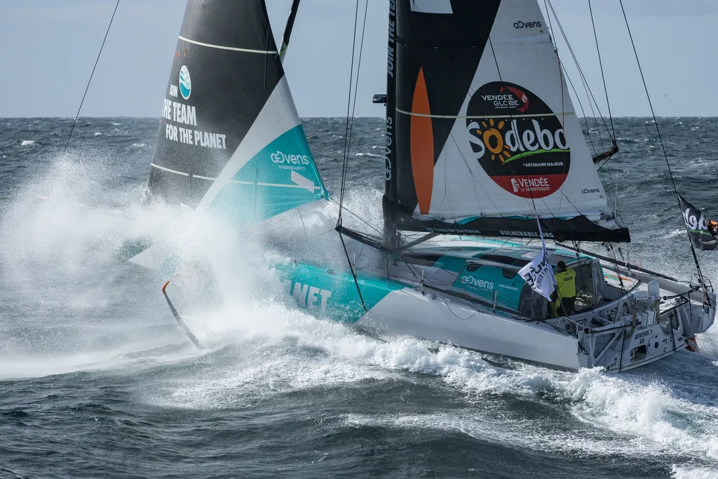 Sam Goodchild takes a lead of nearly 40 miles ahead of Sébastien Simon