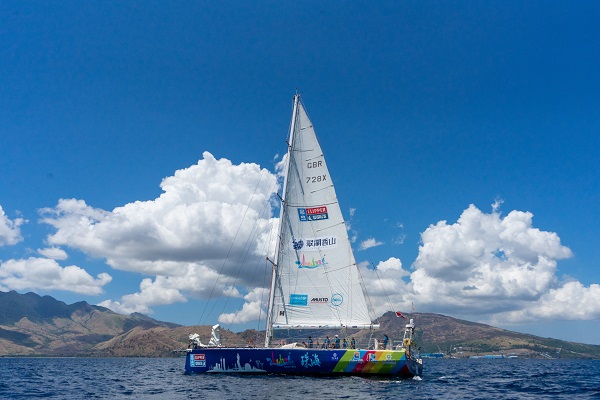 Clipper fleet departs for Leg 6, The WTC Logistics Trirace