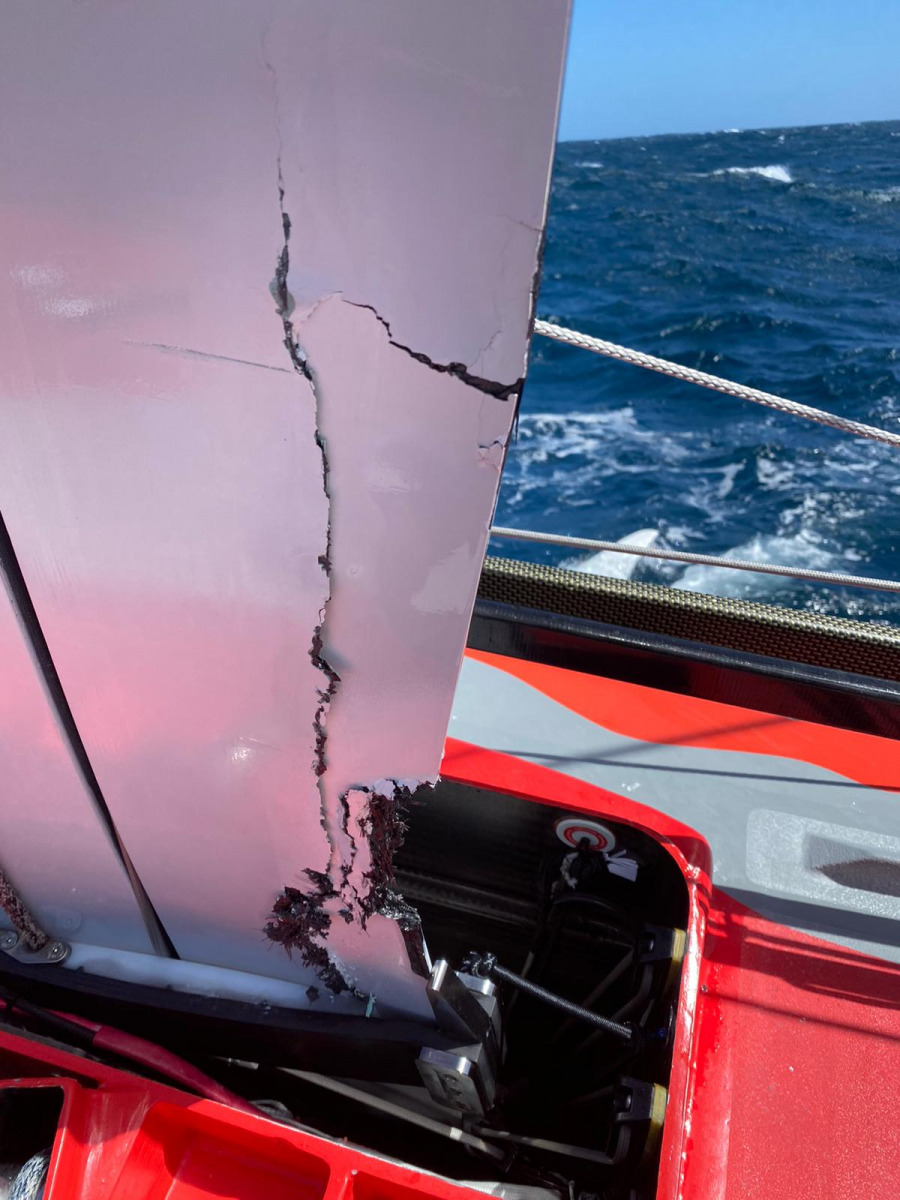 Vendee Globe competitor ARKEA PAPREC hits OFNI and damages starboard foil and casing