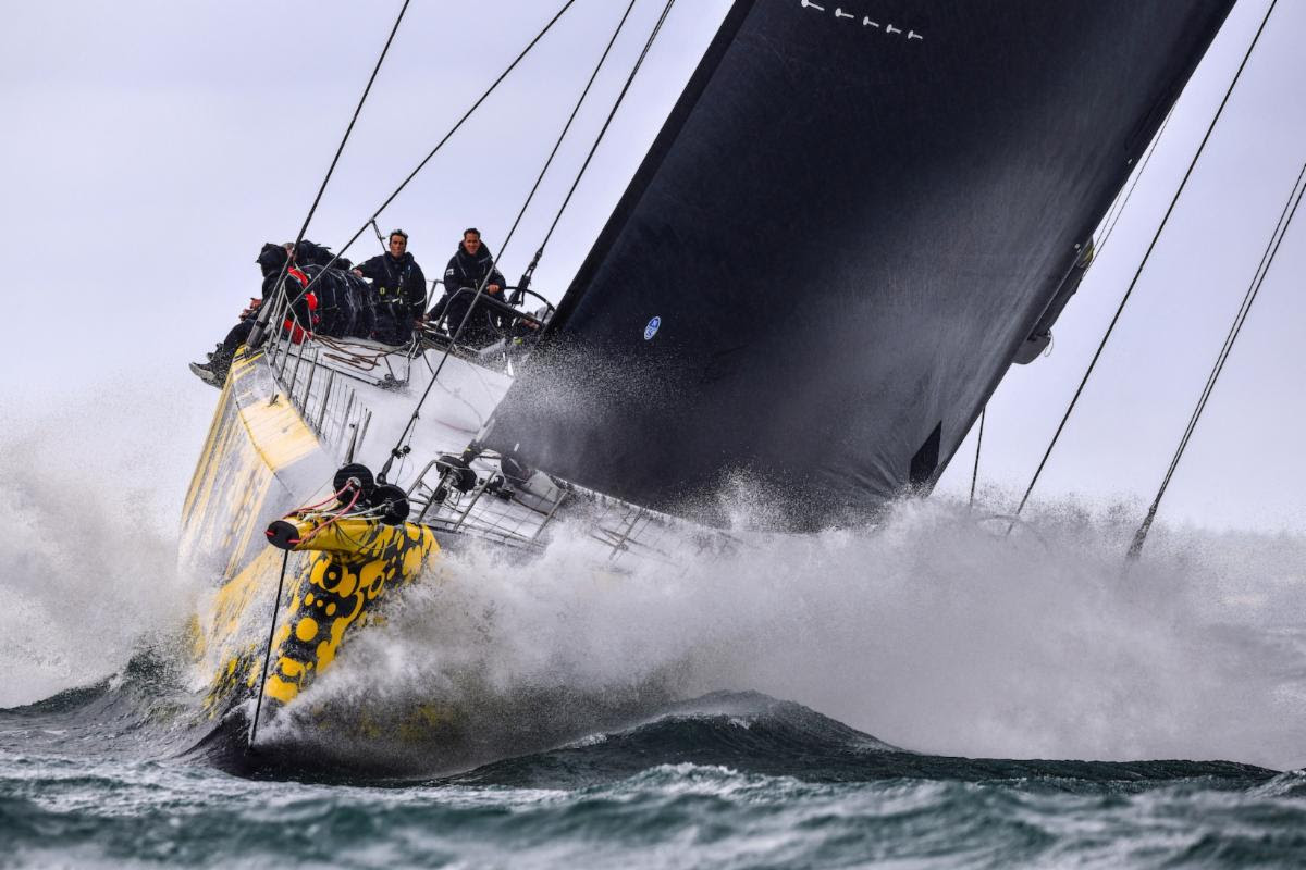 Skorpios fends off Apivia to be first monohull to the Rock